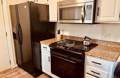 Springfield House | Beautiful Home in PERFECT Location! So Cozy!