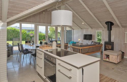 Ronde House | Beautiful Home In Rønde With 3 Bedrooms And Wifi