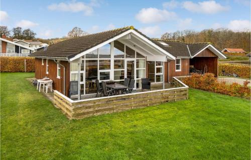 Grønninghoved Strand House | Beautiful Home In Sjølund With Wifi