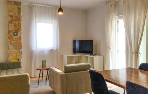 Posedarje House | Beautiful Home In Slivnica With Wifi