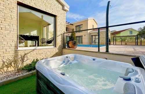 Sukosan House | Beautiful home in Sukosan with sauna