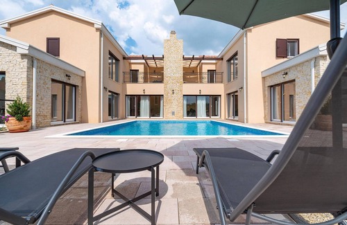 Sukosan House | Beautiful home in Sukosan with sauna