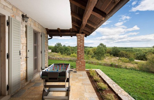 Sveti Lovrec House | Beautiful home in Sv. Lovrec with WiFi