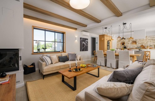 Tinjan House | Beautiful home in Tinjan