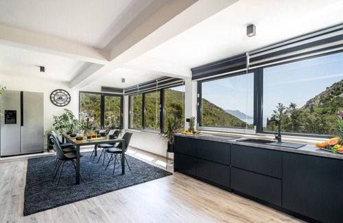 Trstenik House | Beautiful home in Trstenik with kitchen