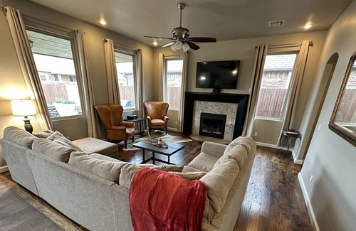 Wheatland House | Beautiful home in Southwest OKC