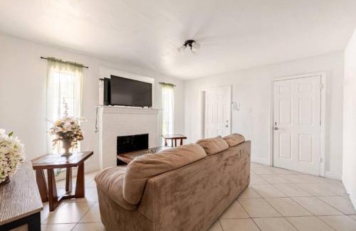 Westgate House | Beautiful home in West Palm 5 min to Airport