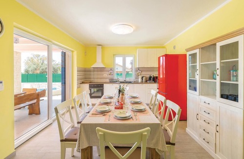 Peroj House | Beautiful home in Vodnjan with kitchen