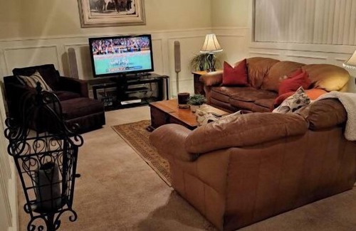 Victoria Gardens House | Beautiful home-minutes from Westgate and Arrowhead mall