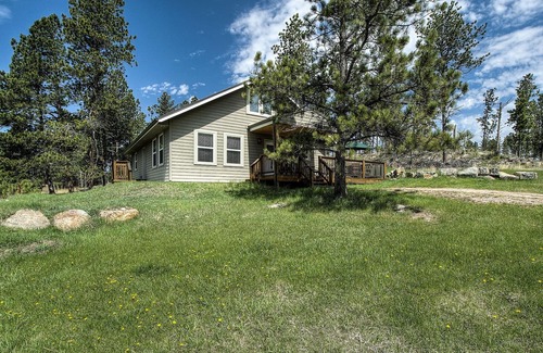 Custer House | Beautiful Home on 1 acre just outside of Custer backs up to forest service