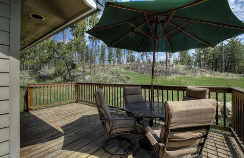 Custer House | Beautiful Home on 1 acre just outside of Custer backs up to forest service