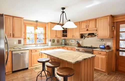 South Chatham House | Beautiful Home w/Artistic Flair!