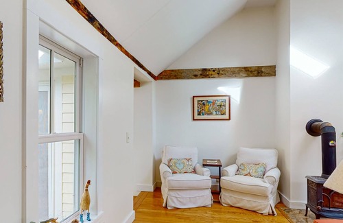 Belfast House | Beautiful home with landscaped garden & patio - walk to downtown & harbor
