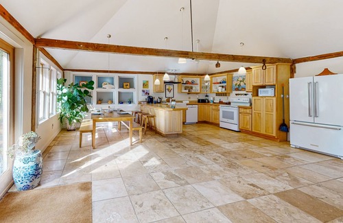 Belfast House | Beautiful home with landscaped garden & patio - walk to downtown & harbor