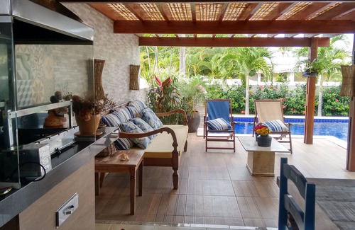 Canto do Mar House | Beautiful house, 5 bedrooms, swimming pool, Cond Paradise, with children's play area!