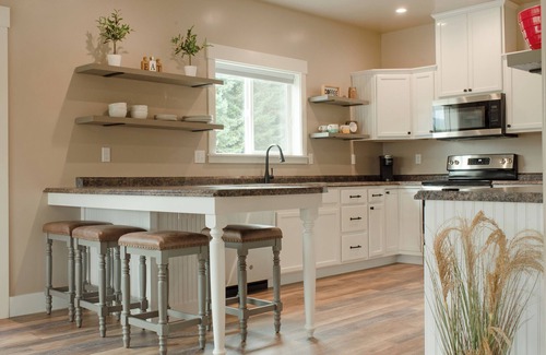 McKinleyville House | Beautiful House with Hot Tub in Sunny Blue Lake