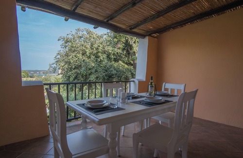 Liscia di Vacca Apartment | Beautiful Il Giardino degli Oleandri one bedroom Premium sleeps 4