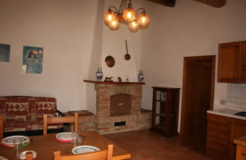 Castiglion Fiorentino Apartment | Beautiful apartment for 4 people with WIFI, pool, TV, pets allowed and parking, close to Cortona