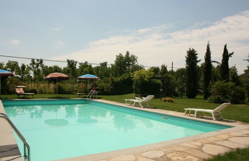 Castiglion Fiorentino Apartment | Beautiful apartment for 4 people with WIFI, pool, TV, pets allowed and parking, close to Cortona