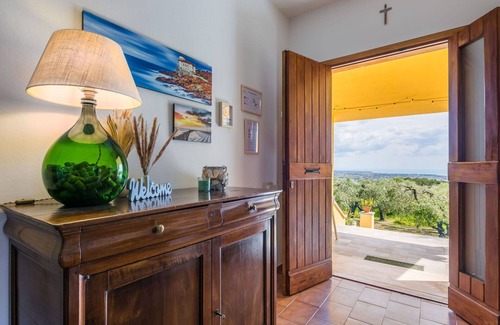 Rosignano Marittimo Apartment | Beautiful apartment for 4 guests with WIFI, TV, terrace, pets allowed and panoramic view