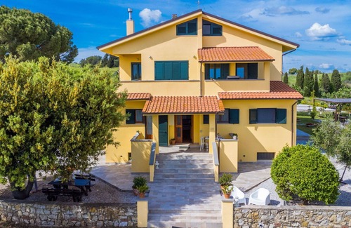 Rosignano Marittimo Apartment | Beautiful apartment for 4 guests with WIFI, TV, terrace, pets allowed and panoramic view