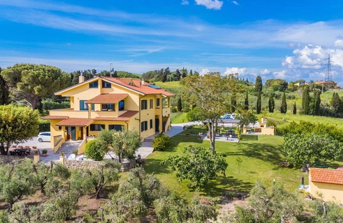 Rosignano Marittimo Apartment | Beautiful apartment for 4 guests with WIFI, TV, terrace, pets allowed and panoramic view