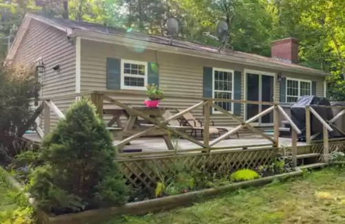 Northfield House | Beautiful Lake Front home w/Pool table and Bar.