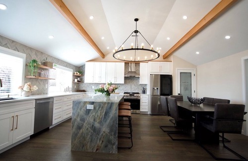 Kennydale House | Beautiful Lake View Villa 3 bedroom 2 bathroom.