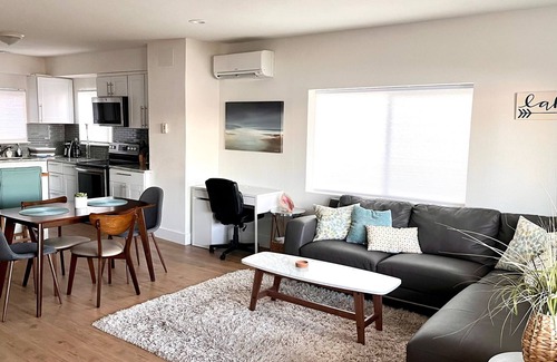 Bryn Mawr-Skyway House | Beautiful Lake Washington View Unit w/ Free Parking