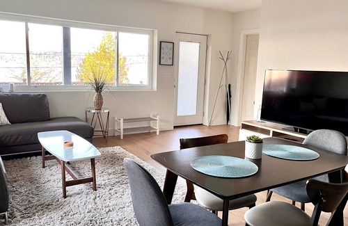 Bryn Mawr-Skyway House | Beautiful Lake Washington View Unit w/ Free Parking