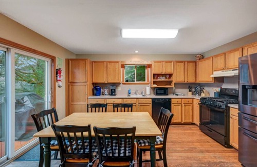 Lake Harmony Apartment | beautiful lakefront lodge