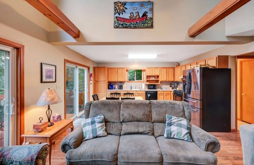 Lake Harmony Apartment | beautiful lakefront lodge