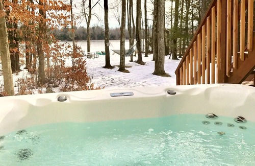 Pocono Summit House | Beautiful Lakefront w Hot Tub, Sauna, Boats, Beach, Pool Table, 5min to Kalahari