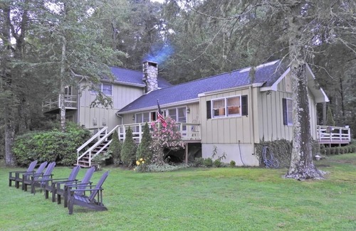 Highlands House | Beautiful Lakefront Home in Highlands. Paradise!