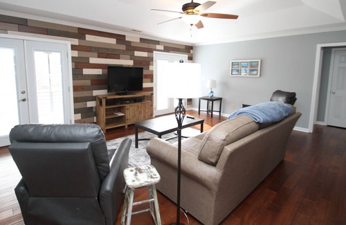 Inman House | Beautiful Lakefront Home on over an acre