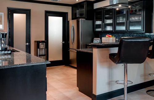 Granbury House | Beautiful lakefront property minutes away from the beautiful downtown square.