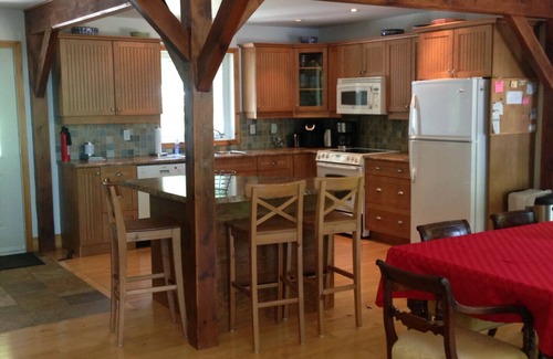 Dysart et al Cottage | Beautiful Lakeside Cottage with Hot Tub, winterised & excellent wifi