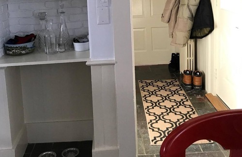 Greenfield Apartment | Beautiful Large Ground Floor/ Garden Updated 3 bed/1.5 baths 8 min to Schools