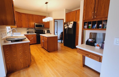 Minnetonka House | Beautiful large home on quiet Wayzata lot!
