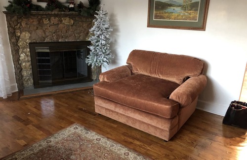 Chardon House | Beautiful Last minute house to rent for solar eclipse weekend