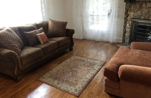 Chardon House | Beautiful Last minute house to rent for solar eclipse weekend