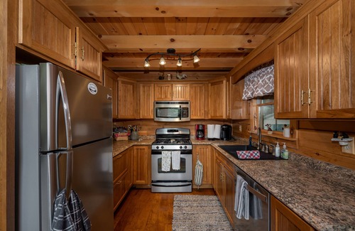 Turkey City Cabin | Beautiful Log Cabin on 17 Acres in NW Pennsylvania w/Hot Tub