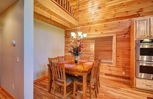 Apple Creek Acres Cabin | Beautiful Log Cabin with Two Master Suites on 4.5 Wooded Acres