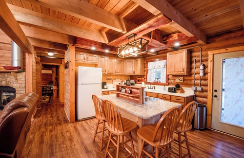 Lake City Cabin | Beautiful log home less than a half mile from ichetucknee springs north entrance