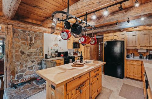 Sisters House | Beautiful Log home outside of Sisters