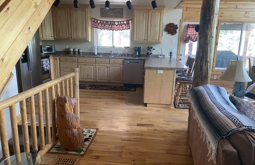 Duck Creek Village Cabin | Beautiful Luxurious Cabin - The perfect getaway!