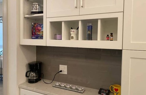 Airport Area House | Beautiful luxury 1 bedroom apartment!