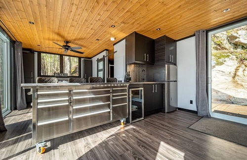 Algonquin Highlands Cabin | Beautiful Modern Bunkie on Boshkung Lake