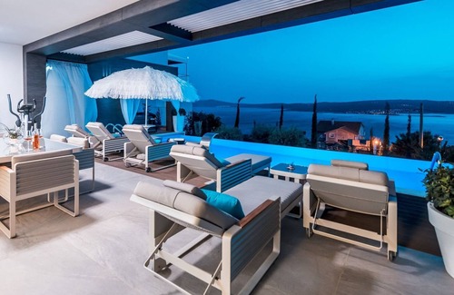 Crikvenica Cottage | Beautiful modern and luxurious villa with an enchanting view of the sea