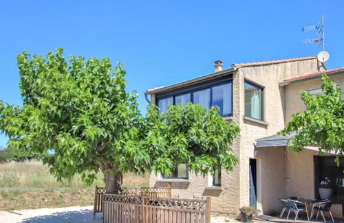 Reauville Apartment | Beautiful modern apartment with simple interior and neat decoration.